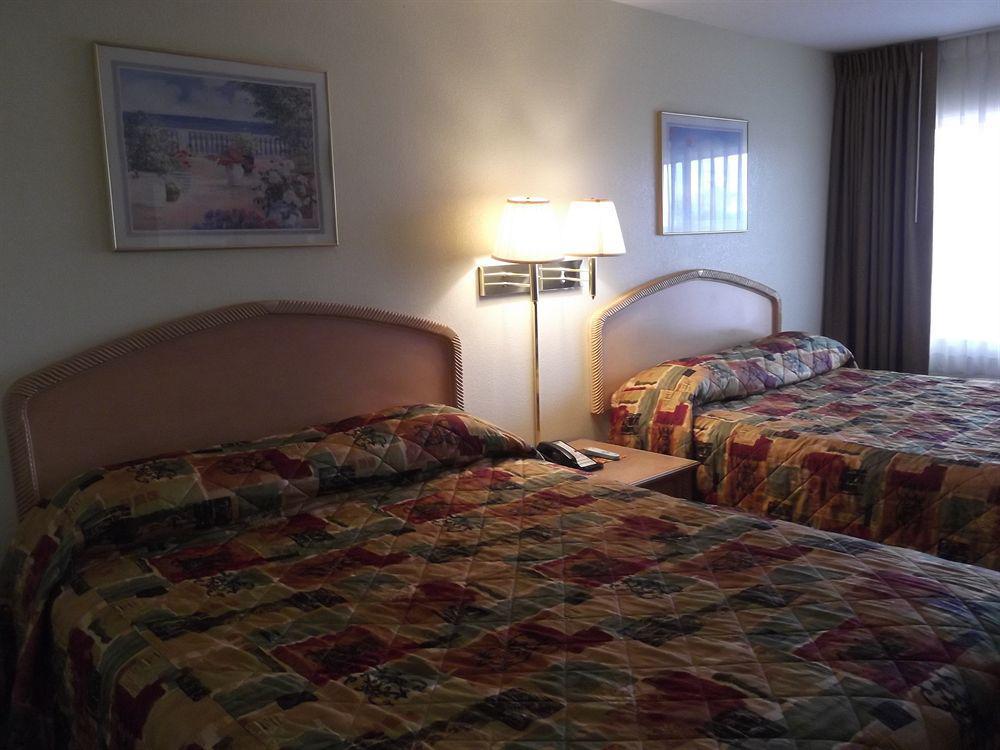 Relax Inn & Suites เอลคาฮอน ภายนอก รูปภาพ